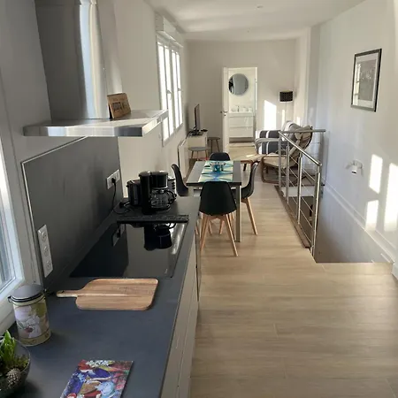Holiday home Superbe Maison Loft 80 M2 Au Calme Avec Jardin Et Parking Prives Proche Paris La Vallee Village Fontenay-sous-Bois