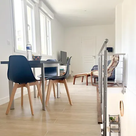 Holiday home Superbe Maison Loft 80 M2 Au Calme Avec Jardin Et Parking Prives Proche Paris La Vallee Village Fontenay-sous-Bois